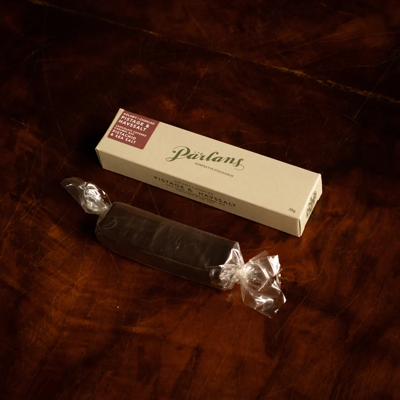chocolate covered caramel bar PISTACHIO & SEA SALT