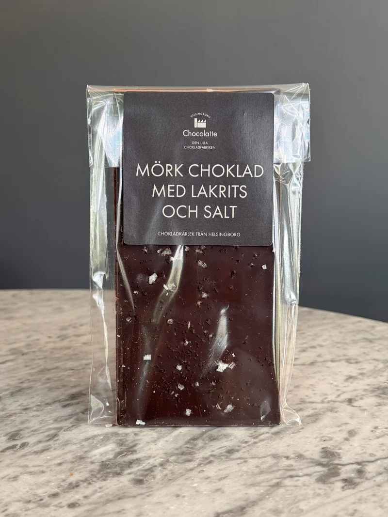 Mörk chokladkaka med lakrits och salt