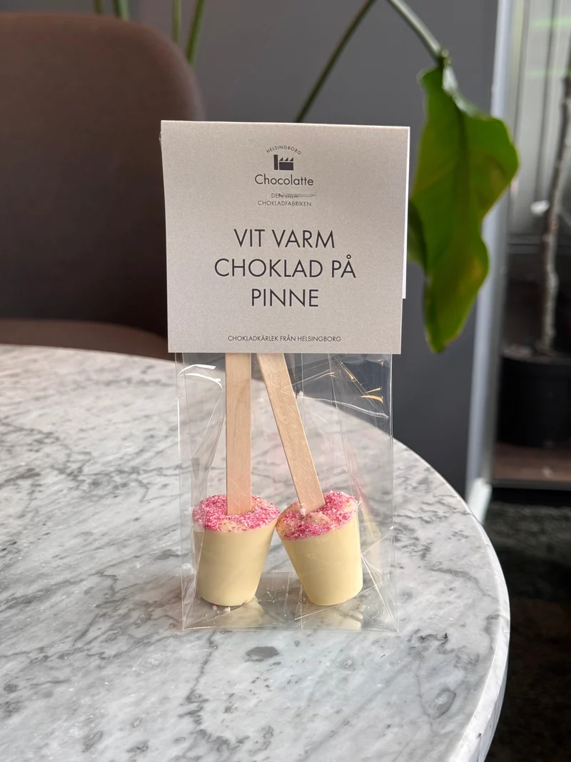 Varm choklad på pinne i vit choklad