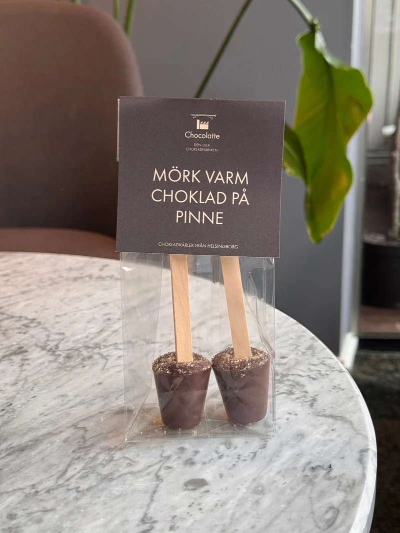 Varm choklad på pinne i mörk choklad